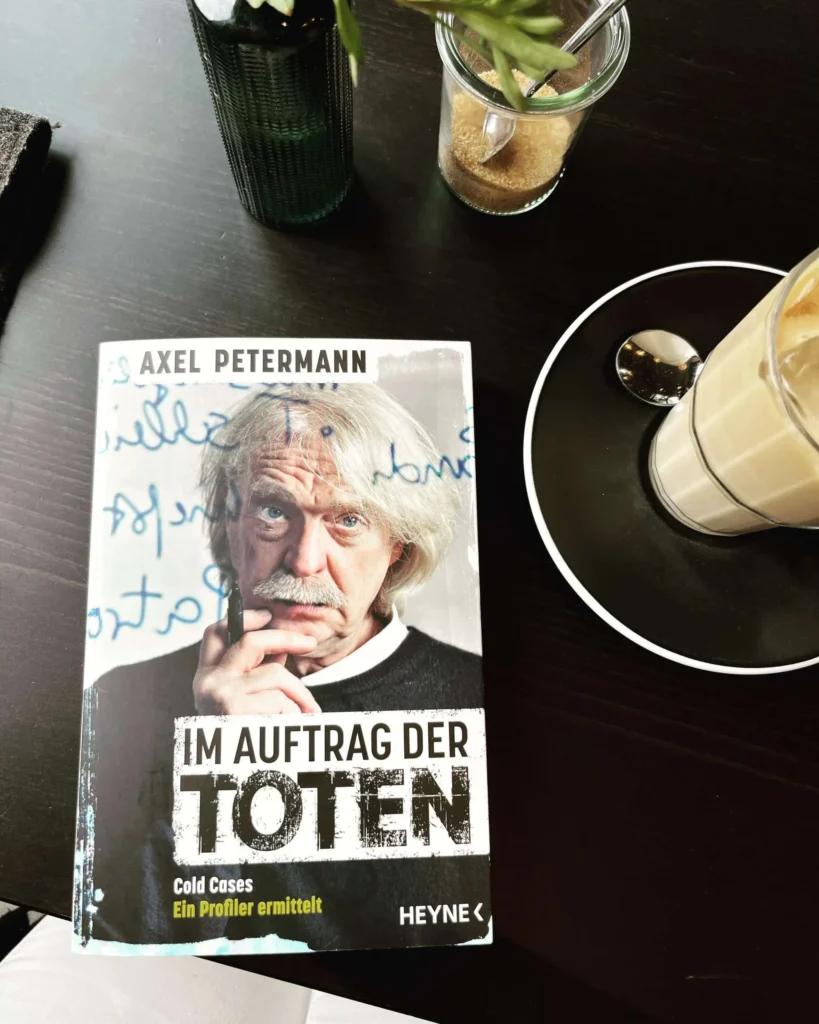 Bild zu der Rezension von Petermann, Axel: Im Auftrag der Toten